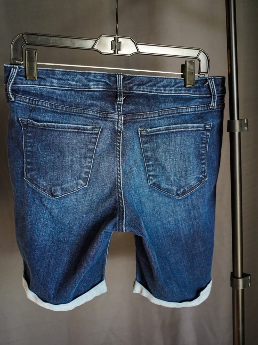 Mossimo Dark Wash Cuffed Mid Rise Bermuda Denim Shorts Size 10/R - Picture 10 of 10
